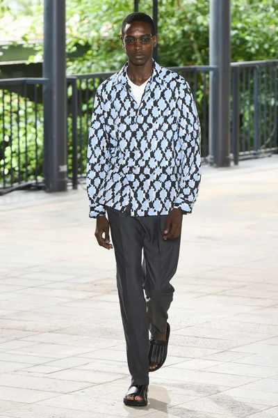 Look 18